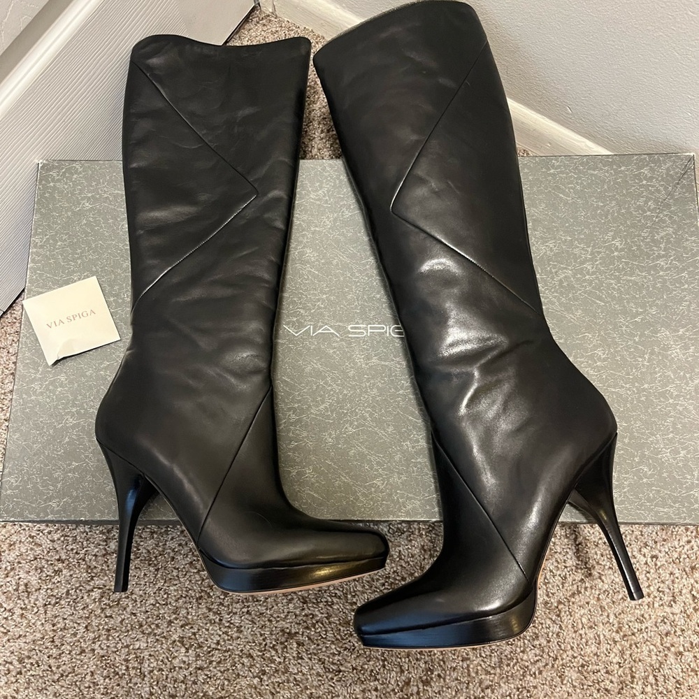 Via Spiga Elegant Black Leather Heeled Boots